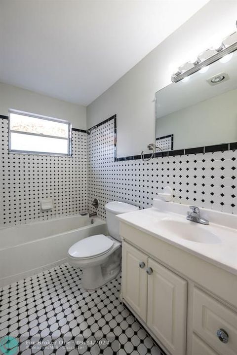 Active With Contract: $3,000 (3 beds, 2 baths, 1599 Square Feet)