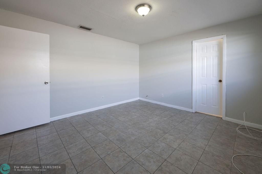 Active With Contract: $3,000 (3 beds, 2 baths, 1599 Square Feet)