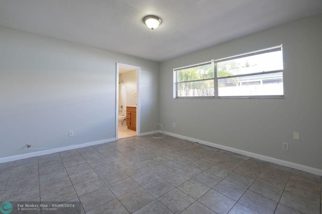 Active With Contract: $3,000 (3 beds, 2 baths, 1599 Square Feet)