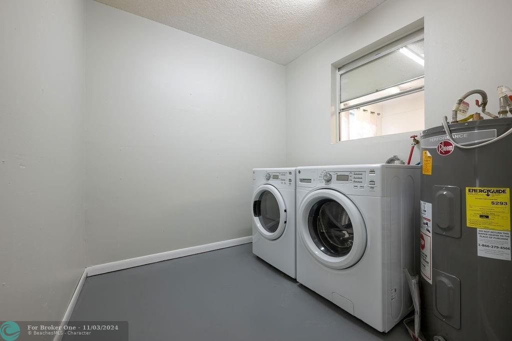 Active With Contract: $3,000 (3 beds, 2 baths, 1599 Square Feet)