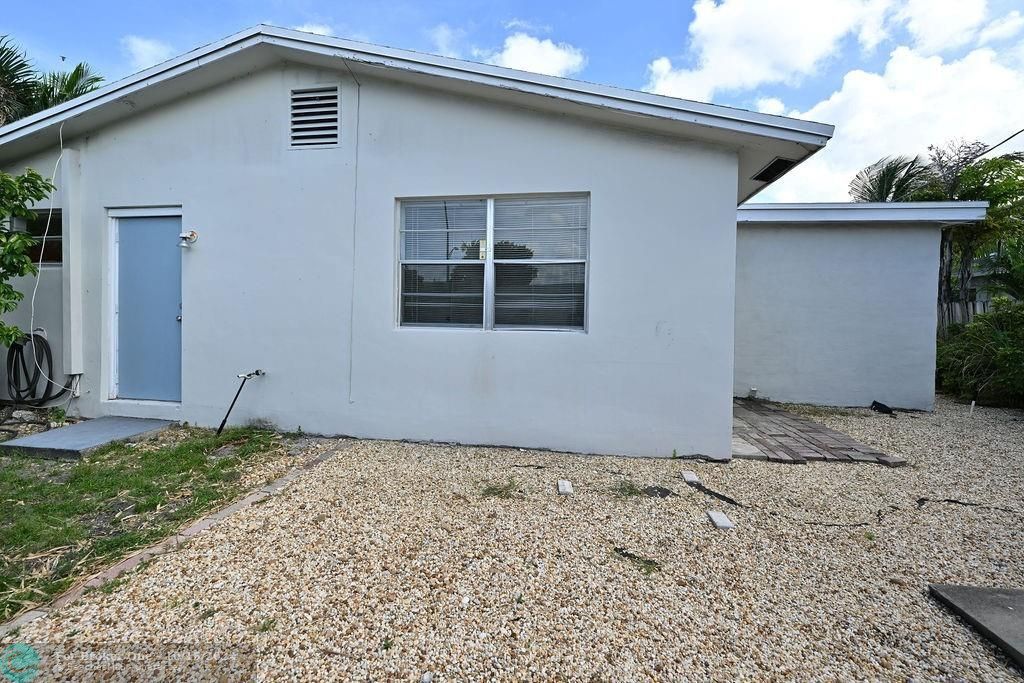 Active With Contract: $3,000 (3 beds, 2 baths, 1599 Square Feet)