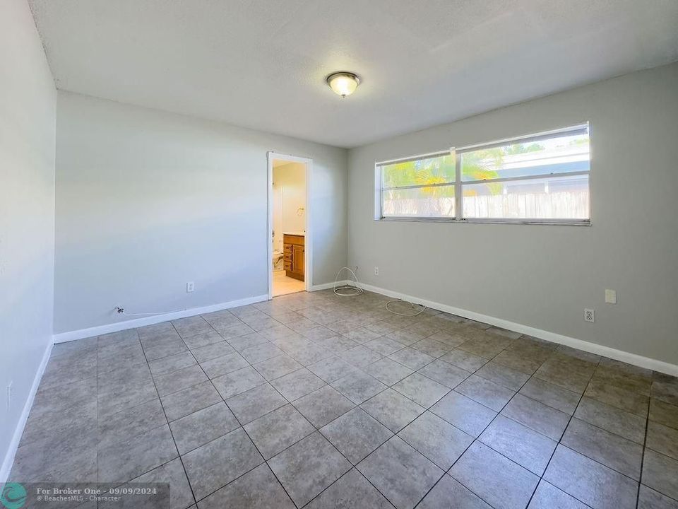 Active With Contract: $3,000 (3 beds, 2 baths, 1599 Square Feet)