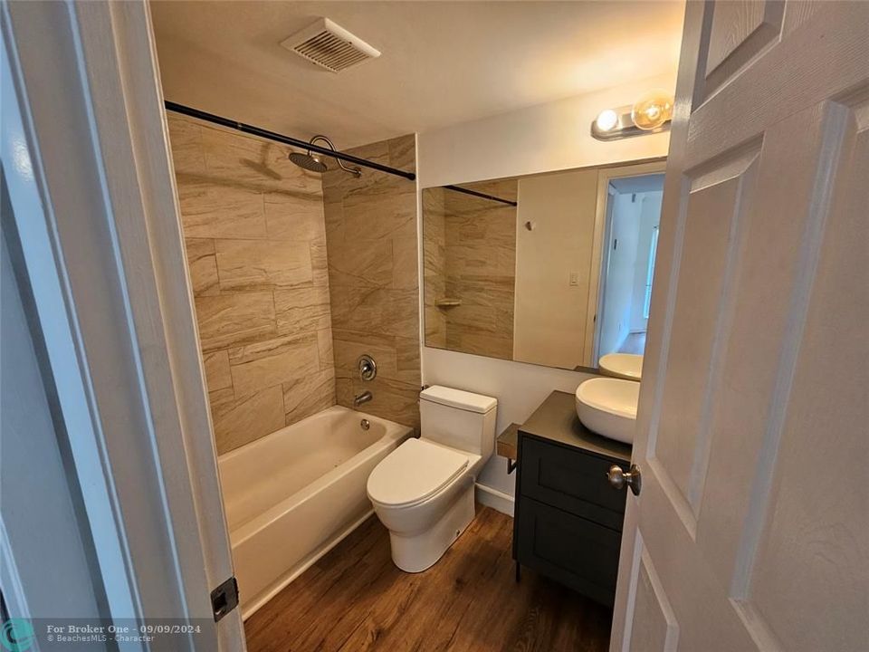 Recently Rented: $1,770 (1 beds, 1 baths, 650 Square Feet)