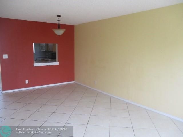 For Sale: $140,000 (1 beds, 1 baths, 900 Square Feet)