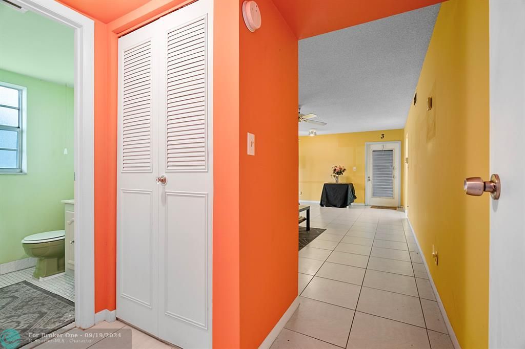 Active With Contract: $99,900 (1 beds, 1 baths, 738 Square Feet)