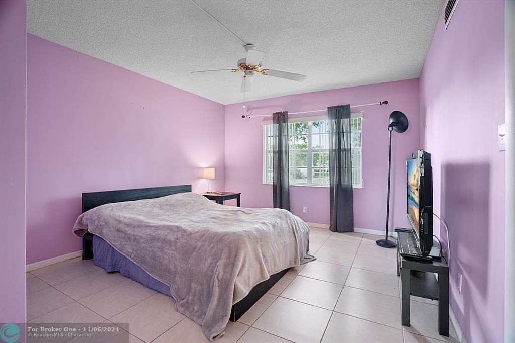 Active With Contract: $99,900 (1 beds, 1 baths, 738 Square Feet)