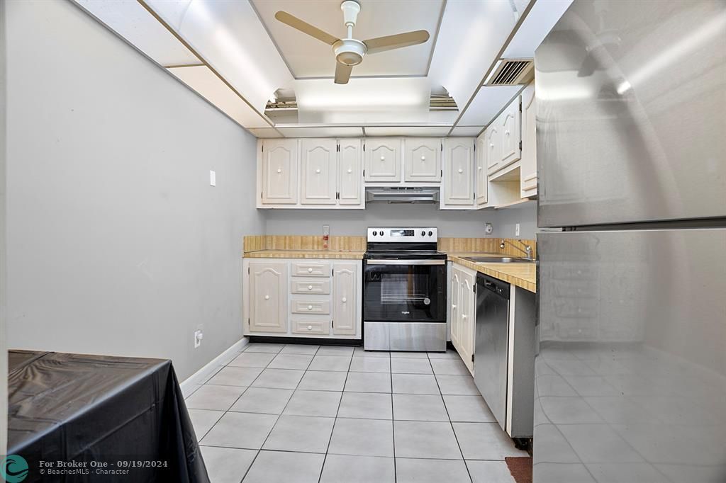 Active With Contract: $99,900 (1 beds, 1 baths, 738 Square Feet)