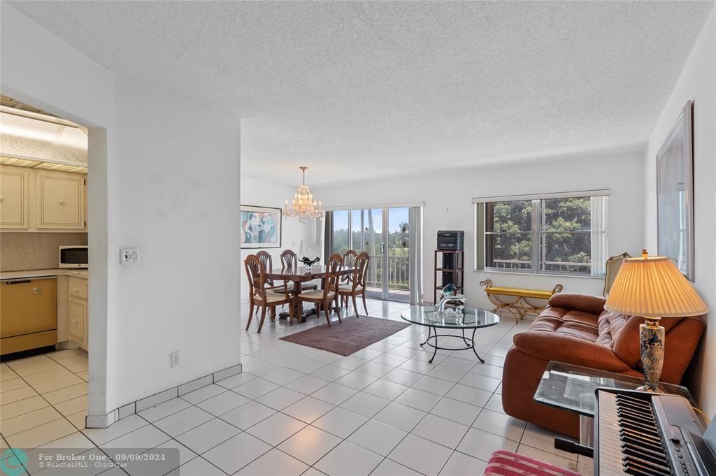 Active With Contract: $244,900 (2 beds, 2 baths, 1135 Square Feet)