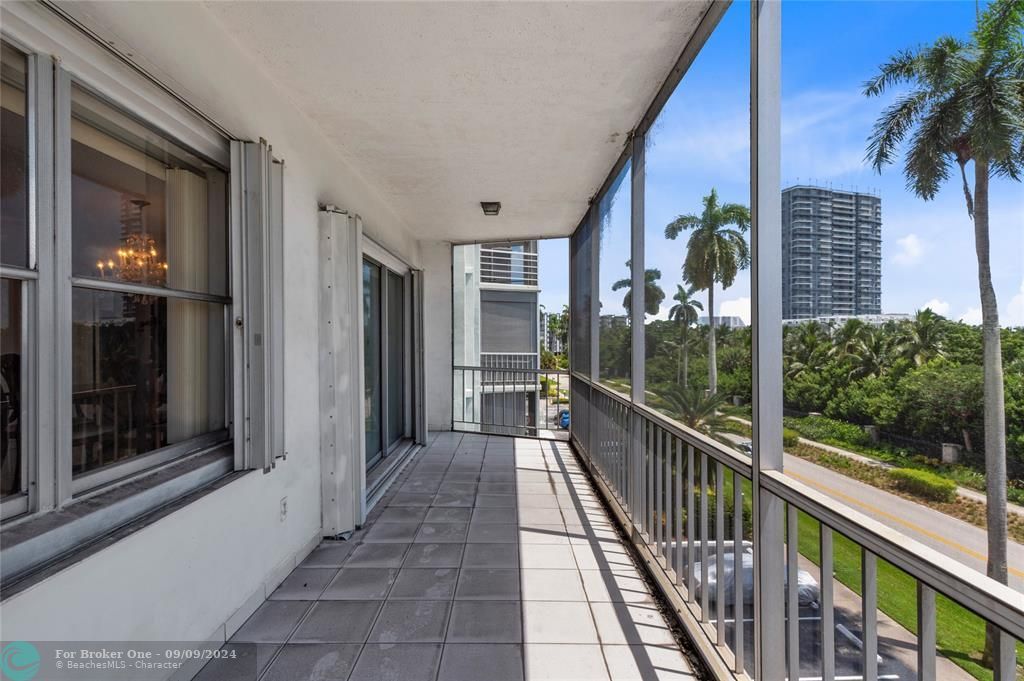 Active With Contract: $244,900 (2 beds, 2 baths, 1135 Square Feet)