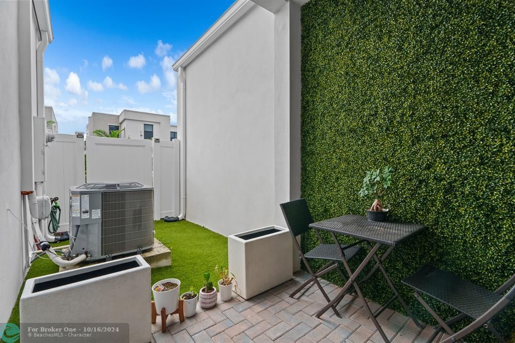 Recently Sold: $597,500 (3 beds, 2 baths, 1844 Square Feet)