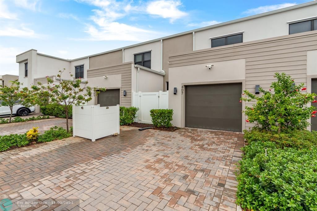 Recently Sold: $597,500 (3 beds, 2 baths, 1844 Square Feet)