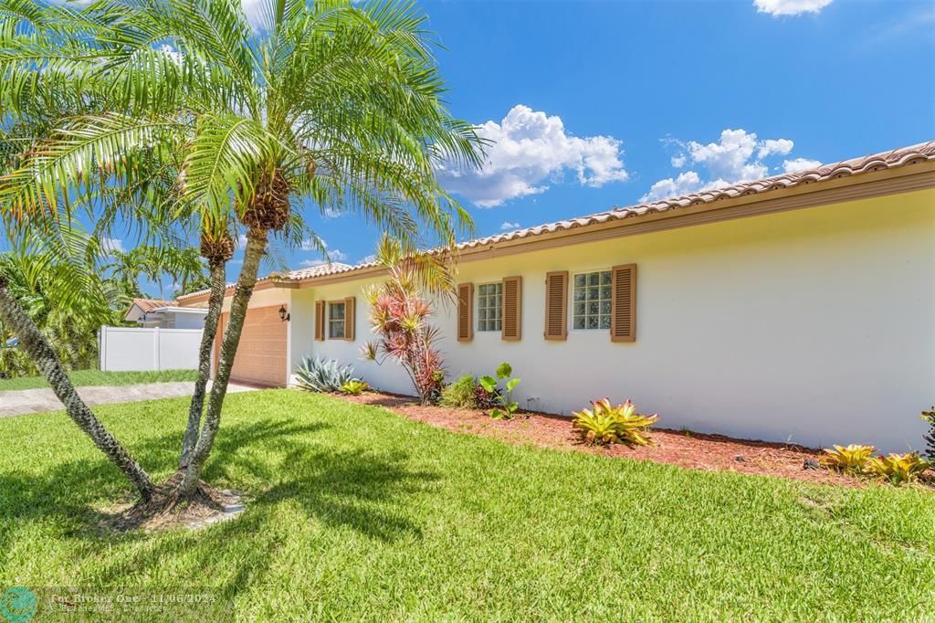 For Sale: $980,000 (3 beds, 2 baths, 2062 Square Feet)