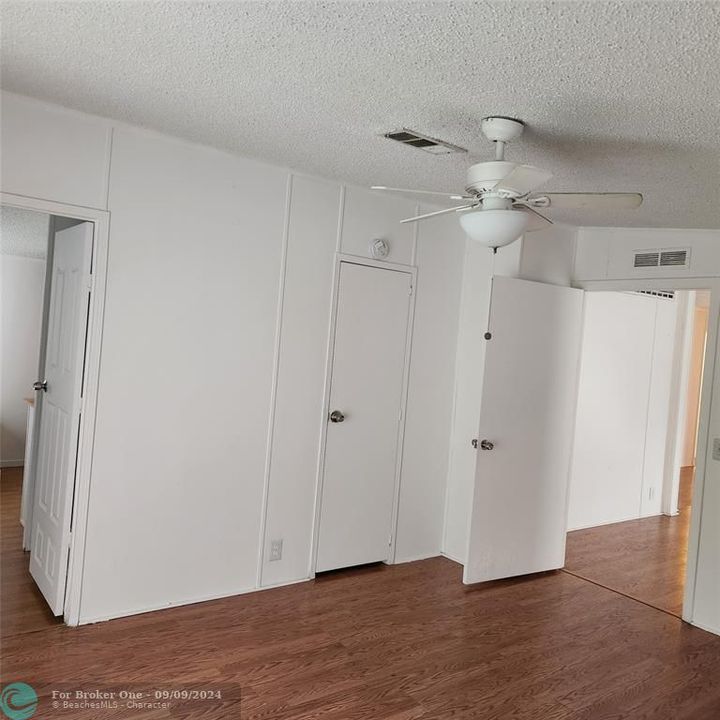 Active With Contract: $1,375 (1 beds, 1 baths, 720 Square Feet)