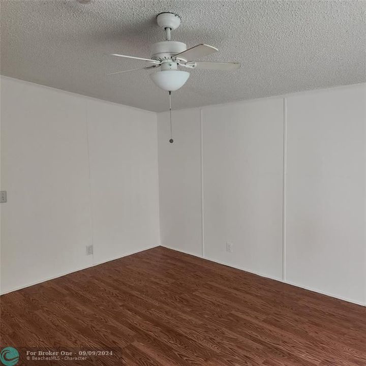 Active With Contract: $1,375 (1 beds, 1 baths, 720 Square Feet)