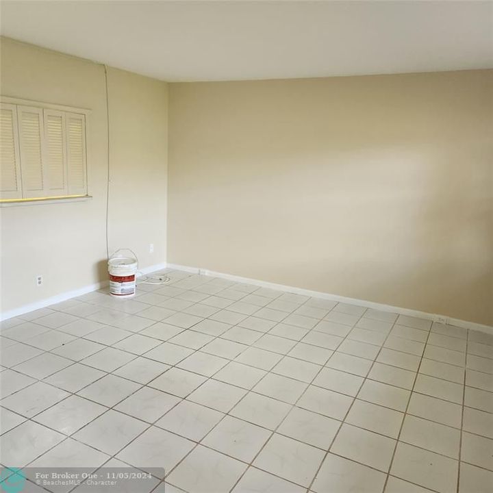 Active With Contract: $1,375 (1 beds, 1 baths, 720 Square Feet)