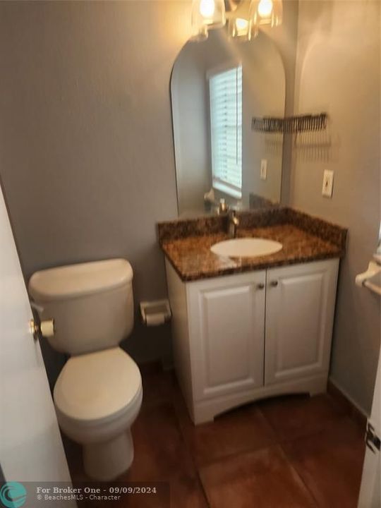 For Sale: $229,900 (1 beds, 1 baths, 728 Square Feet)