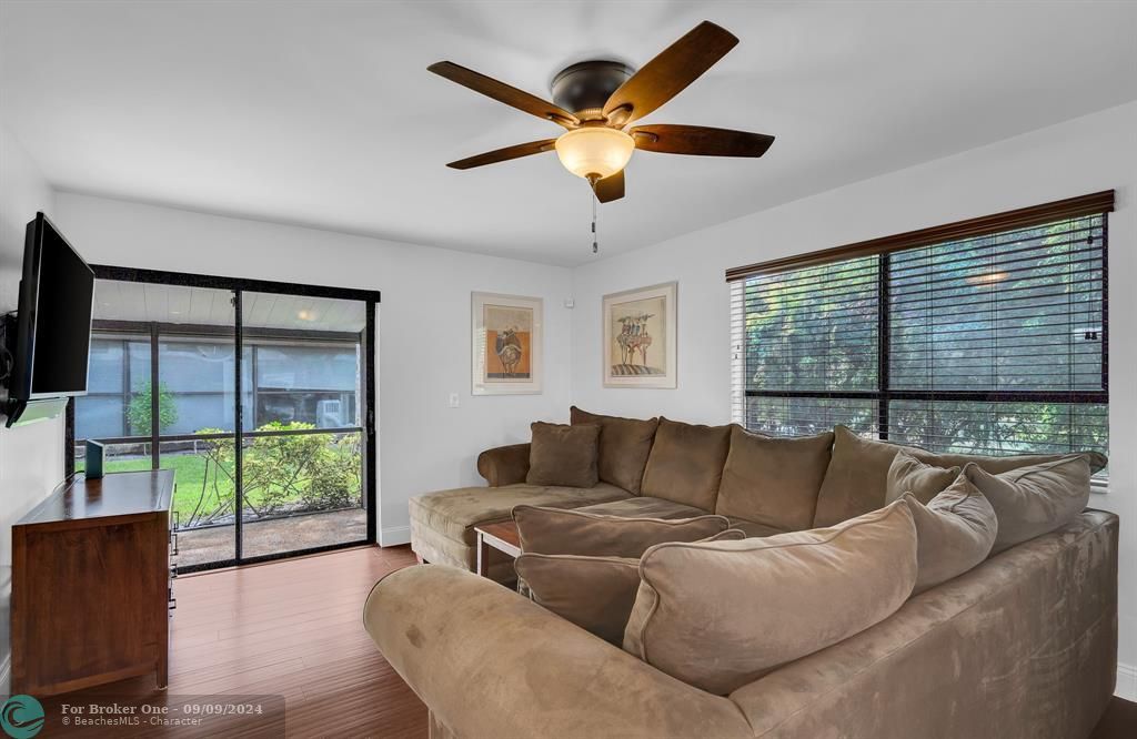 Active With Contract: $346,000 (2 beds, 1 baths, 1054 Square Feet)