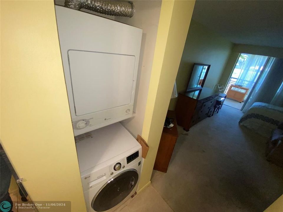 Active With Contract: $95,000 (1 beds, 1 baths, 867 Square Feet)