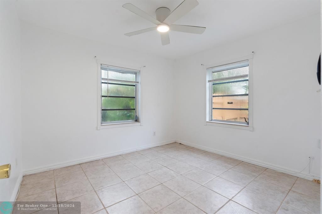 Active With Contract: $425,000 (2 beds, 1 baths, 801 Square Feet)