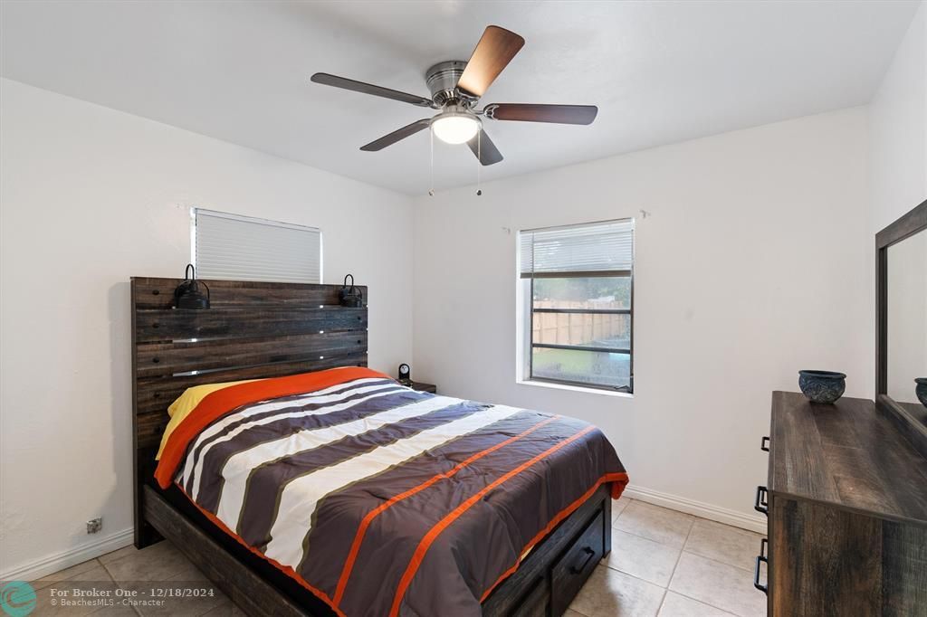 Active With Contract: $425,000 (2 beds, 1 baths, 801 Square Feet)