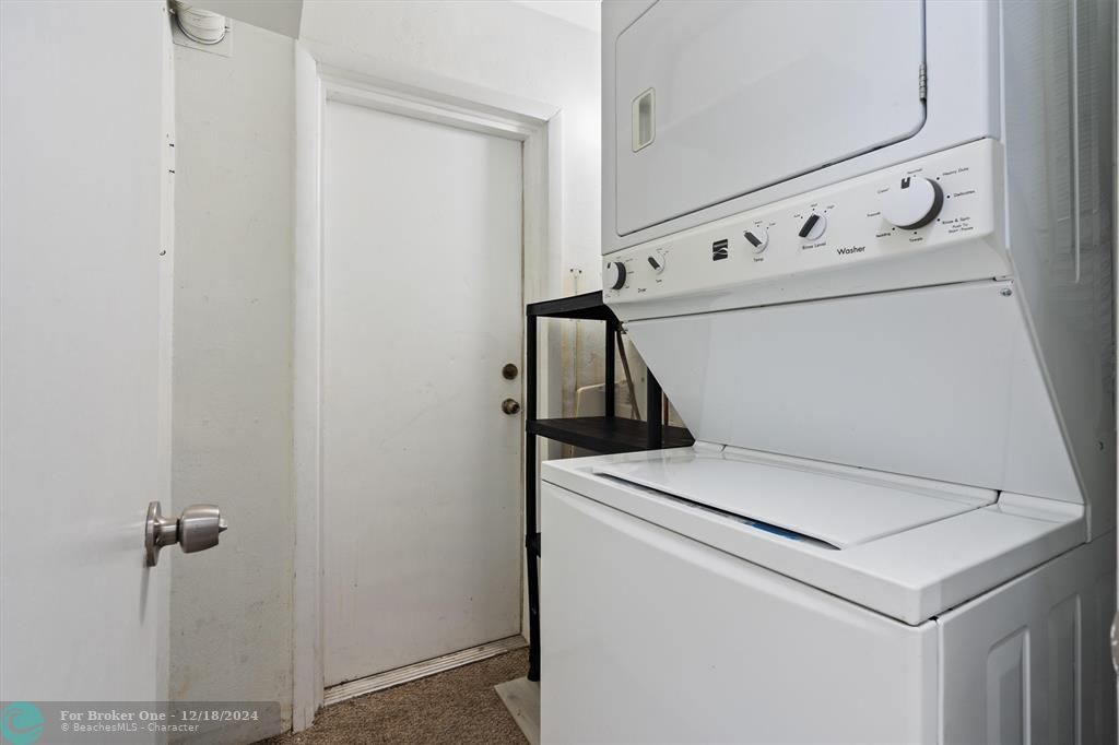 Active With Contract: $425,000 (2 beds, 1 baths, 801 Square Feet)