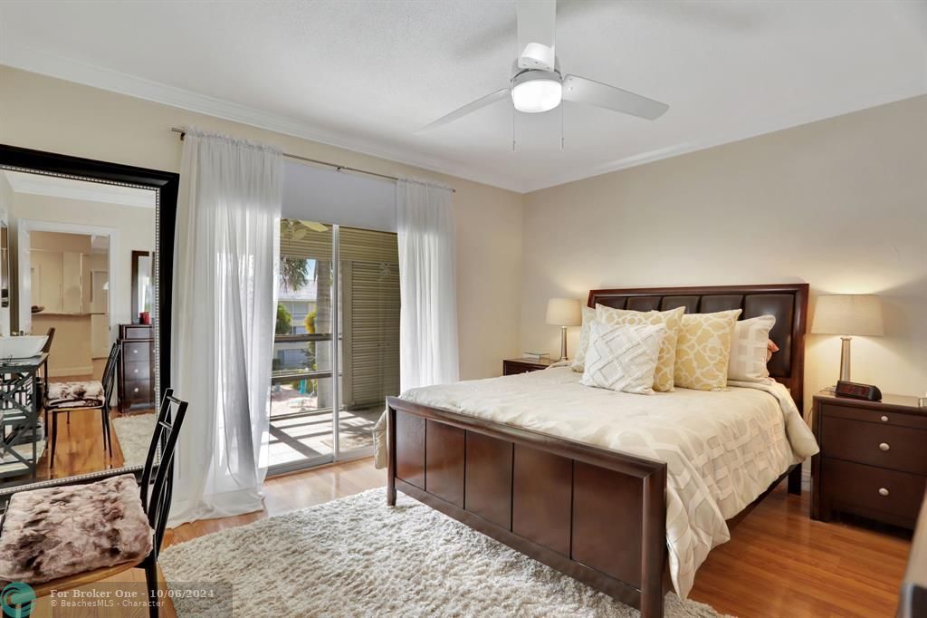 Active With Contract: $165,000 (1 beds, 1 baths, 700 Square Feet)