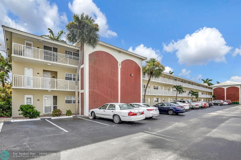 Active With Contract: $165,000 (1 beds, 1 baths, 700 Square Feet)