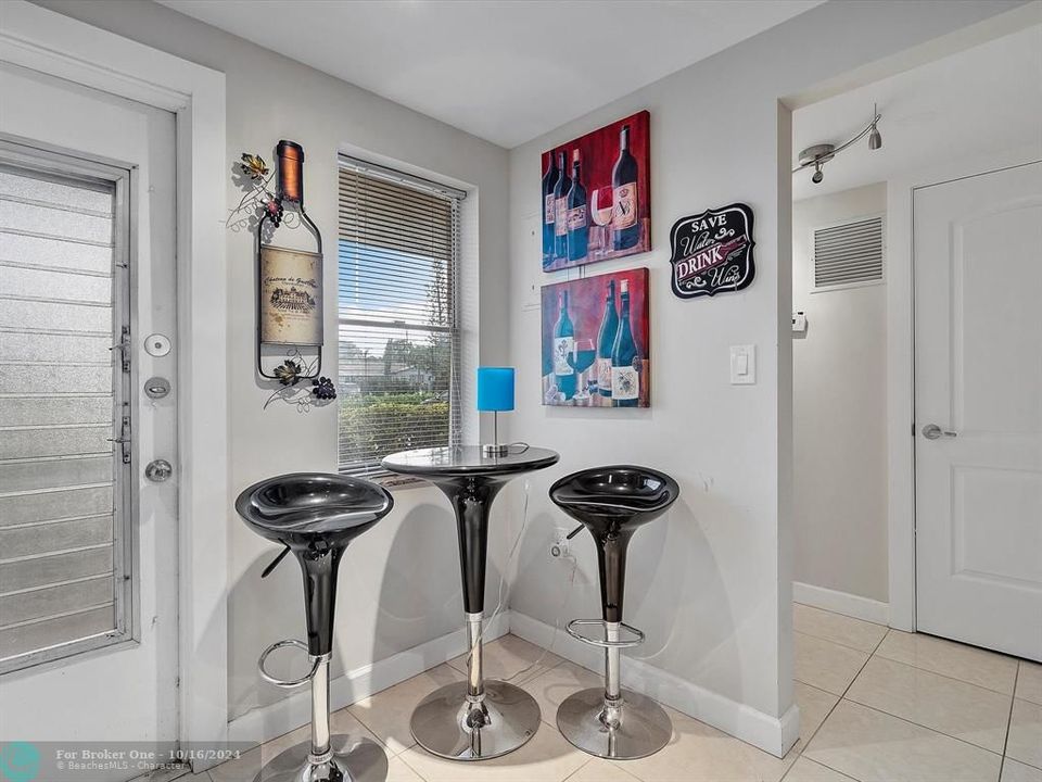 Active With Contract: $240,000 (2 beds, 2 baths, 990 Square Feet)