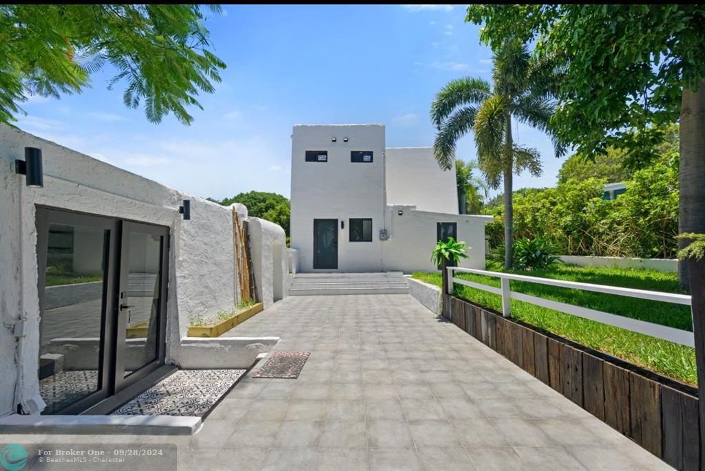 En Venta: $979,000 (4 camas, 4 baños, 1870 Pies cuadrados)