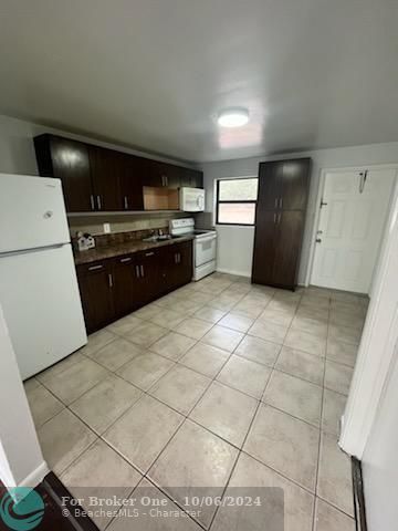 For Rent: $1,799 (2 beds, 1 baths, 9369 Square Feet)