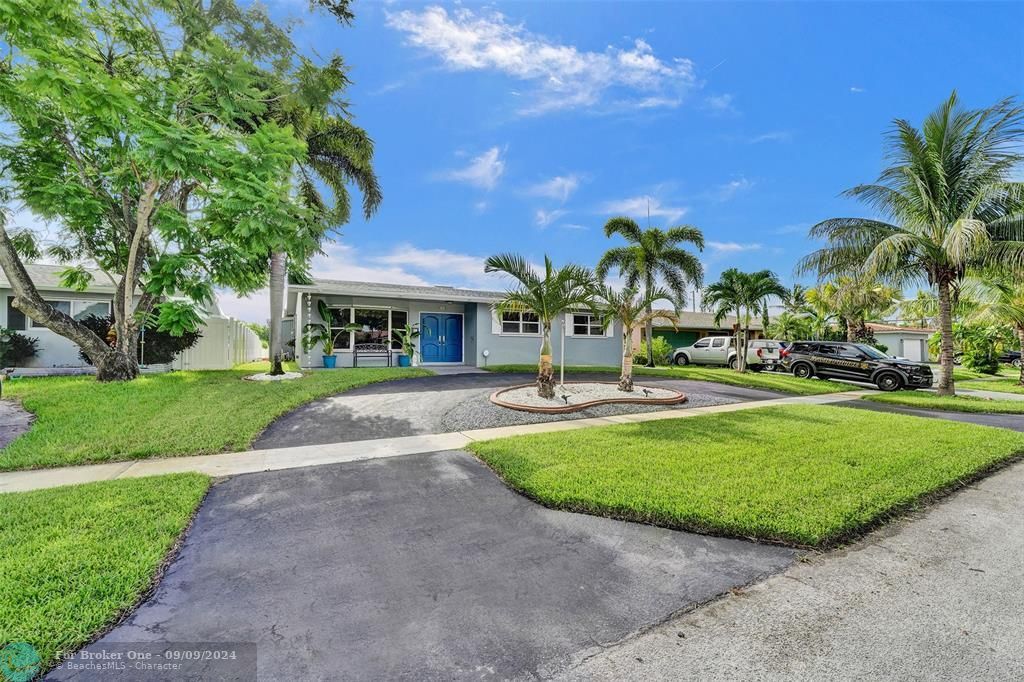 For Sale: $789,000 (3 beds, 2 baths, 1918 Square Feet)