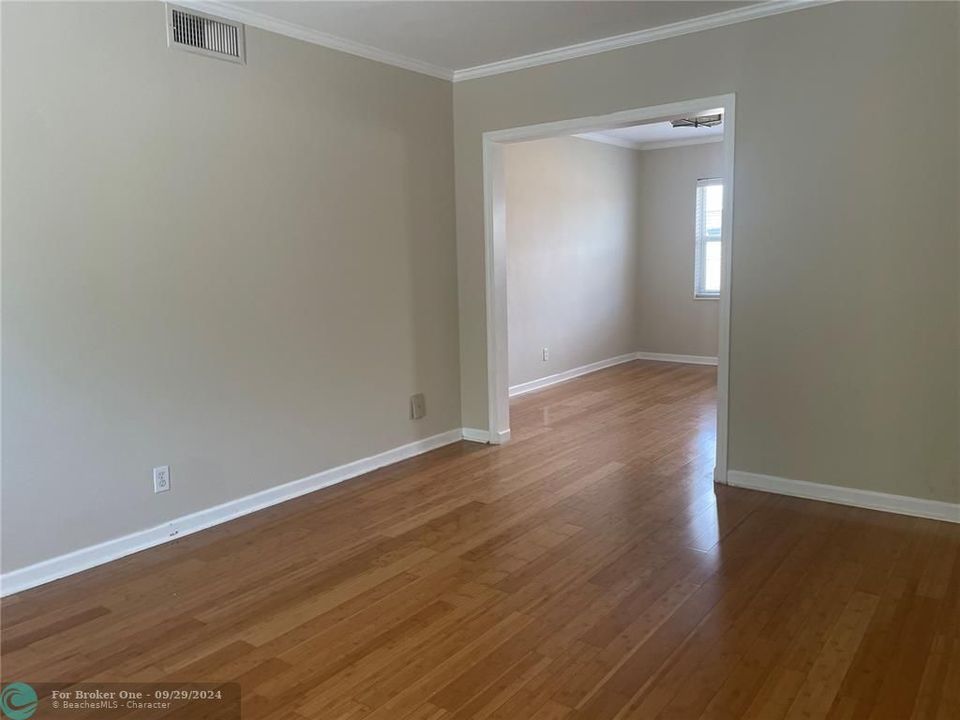 Active With Contract: $2,300 (2 beds, 2 baths, 816 Square Feet)