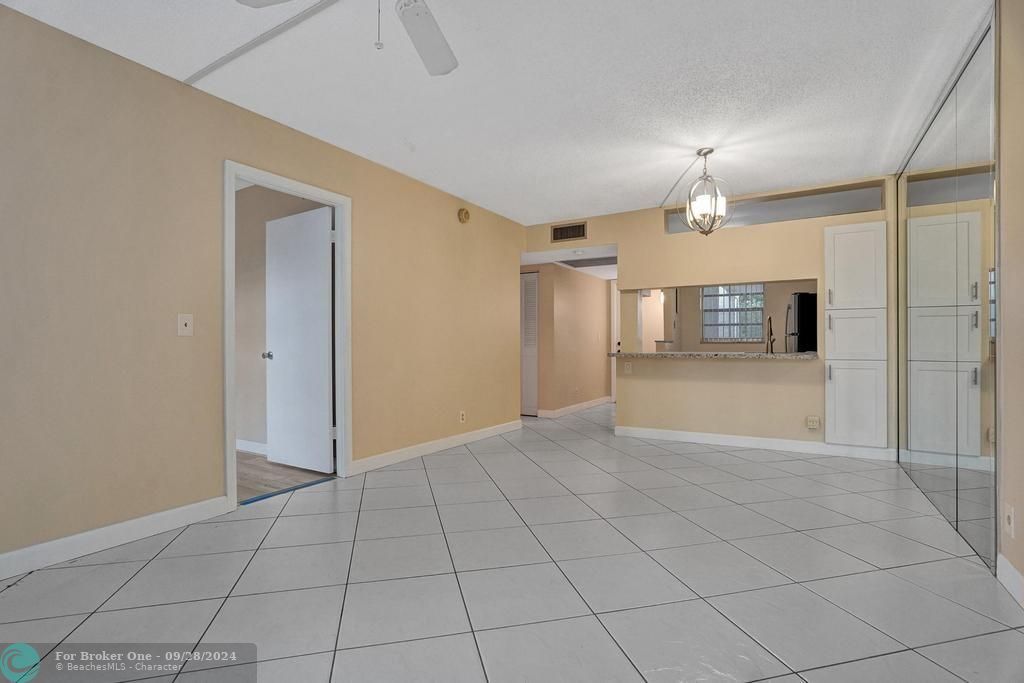 For Sale: $199,500 (2 beds, 2 baths, 970 Square Feet)