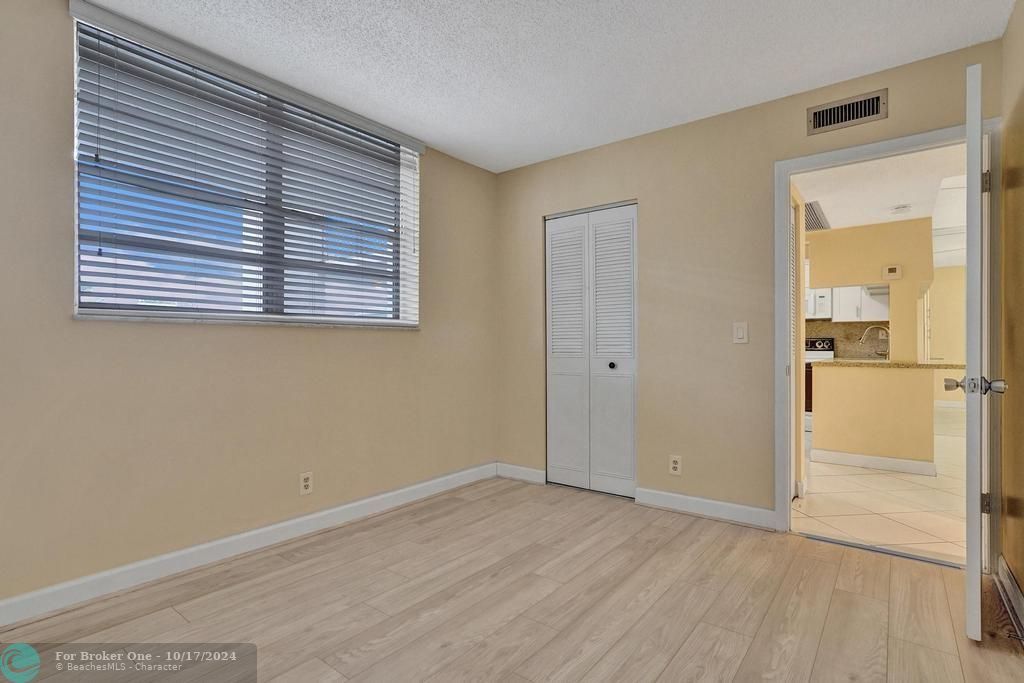 For Sale: $199,500 (2 beds, 2 baths, 970 Square Feet)