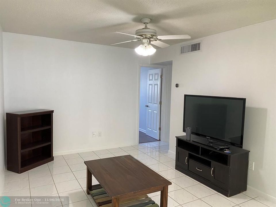 For Rent: $1,750 (1 beds, 1 baths, 552 Square Feet)