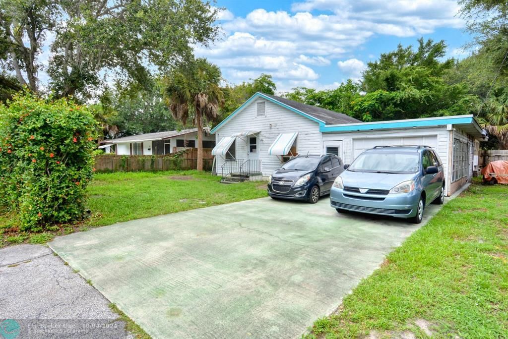 Active With Contract: $480,000 (3 beds, 2 baths, 1104 Square Feet)