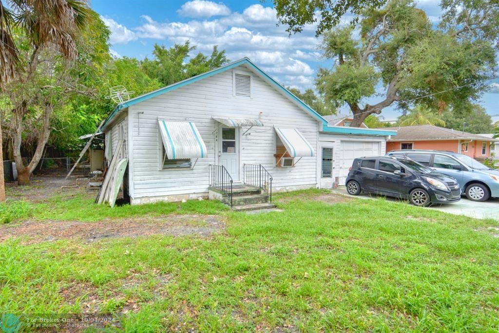 Active With Contract: $480,000 (3 beds, 2 baths, 1104 Square Feet)