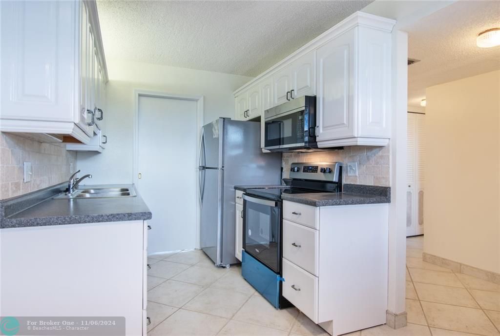 For Rent: $2,000 (2 beds, 2 baths, 1015 Square Feet)