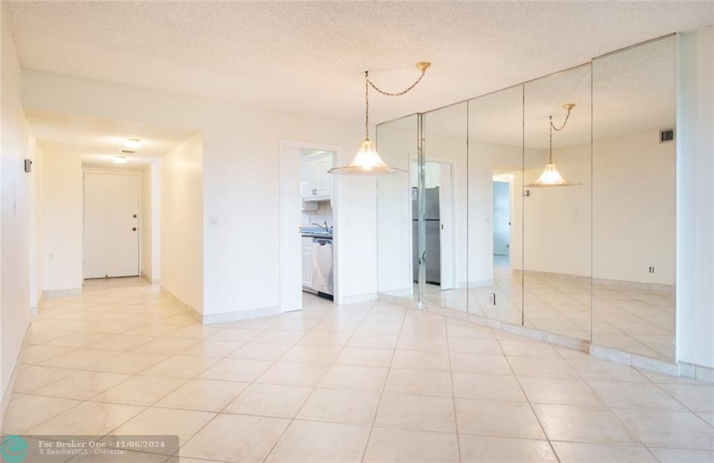 For Rent: $2,000 (2 beds, 2 baths, 1015 Square Feet)