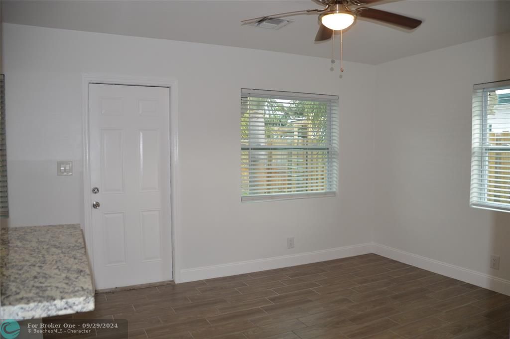 For Rent: $1,800 (1 beds, 1 baths, 2426 Square Feet)