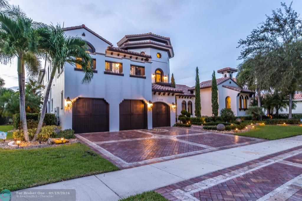 For Sale: $2,899,900 (6 beds, 5 baths, 5948 Square Feet)