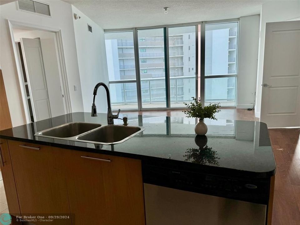 Active With Contract: $4,100 (2 beds, 2 baths, 1363 Square Feet)