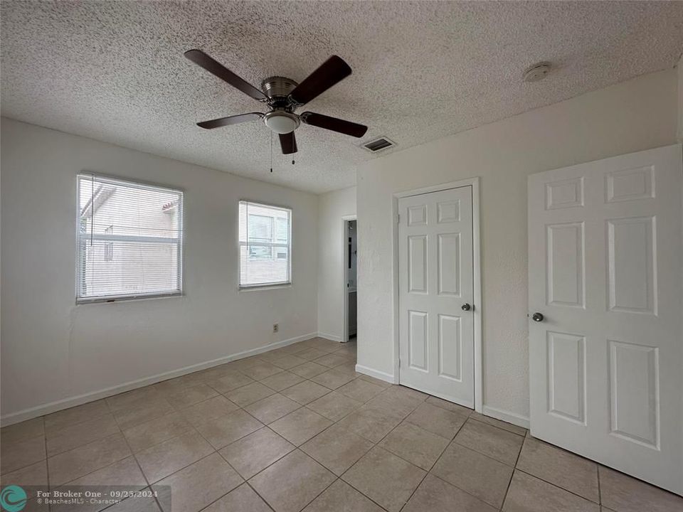 Active With Contract: $1,100 (1 beds, 1 baths, 440 Square Feet)