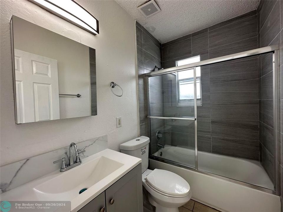 Active With Contract: $1,100 (1 beds, 1 baths, 440 Square Feet)