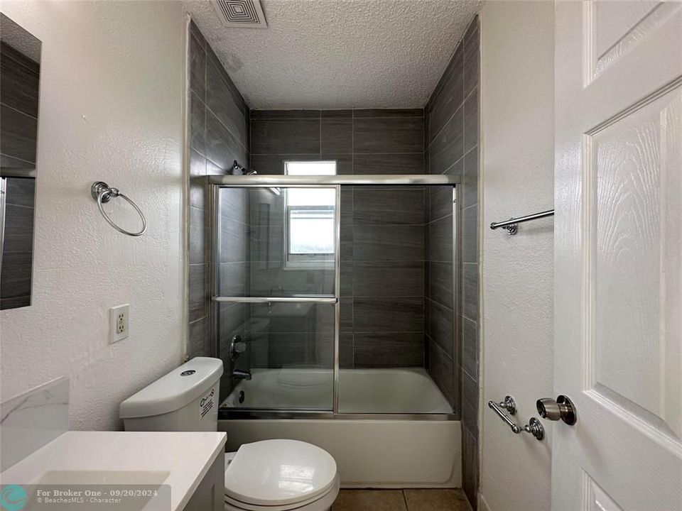 Active With Contract: $1,100 (1 beds, 1 baths, 440 Square Feet)