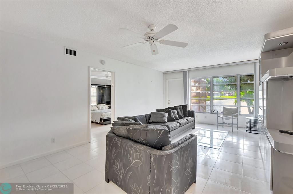 For Sale: $309,000 (2 beds, 2 baths, 1227 Square Feet)