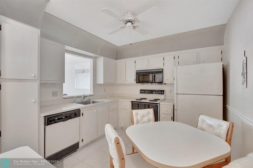 For Sale: $309,000 (2 beds, 2 baths, 1227 Square Feet)