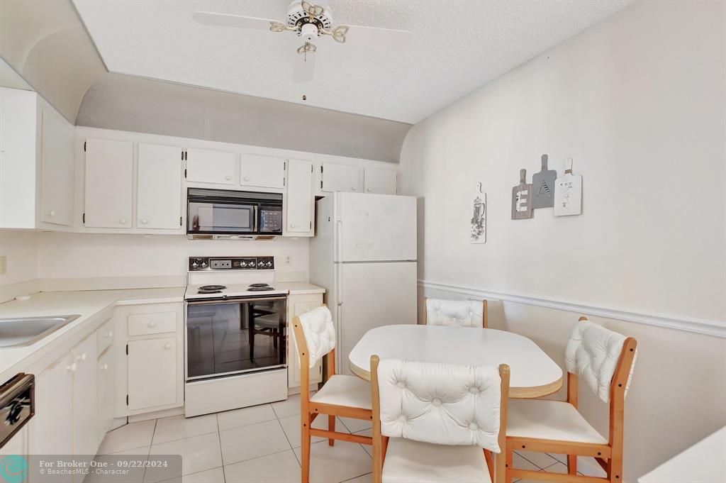 For Sale: $309,000 (2 beds, 2 baths, 1227 Square Feet)