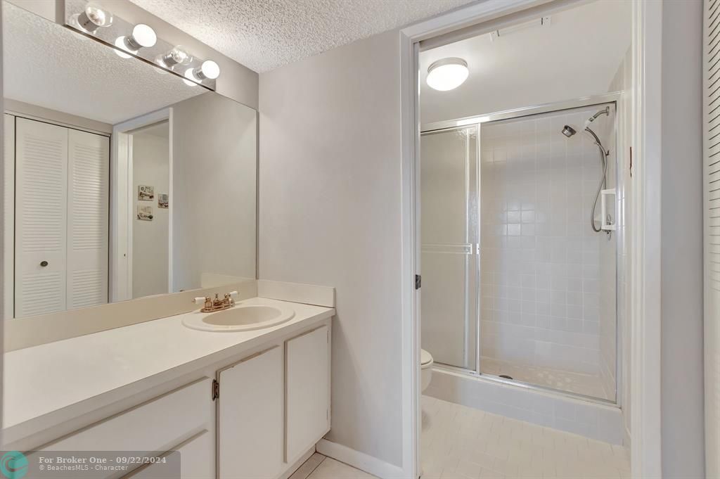 For Sale: $309,000 (2 beds, 2 baths, 1227 Square Feet)