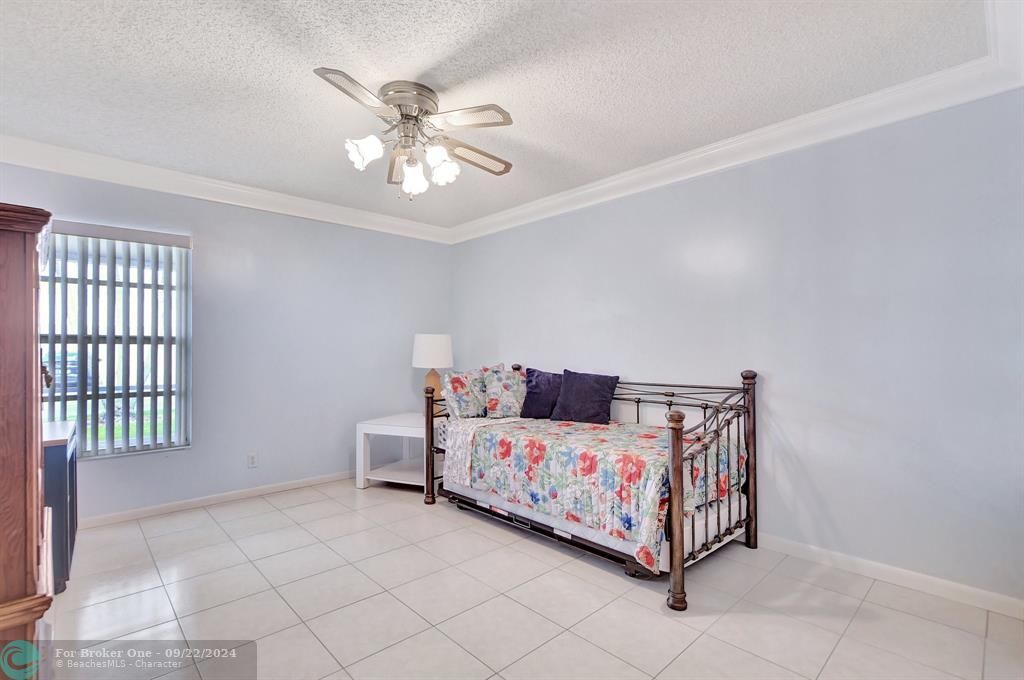 For Sale: $309,000 (2 beds, 2 baths, 1227 Square Feet)